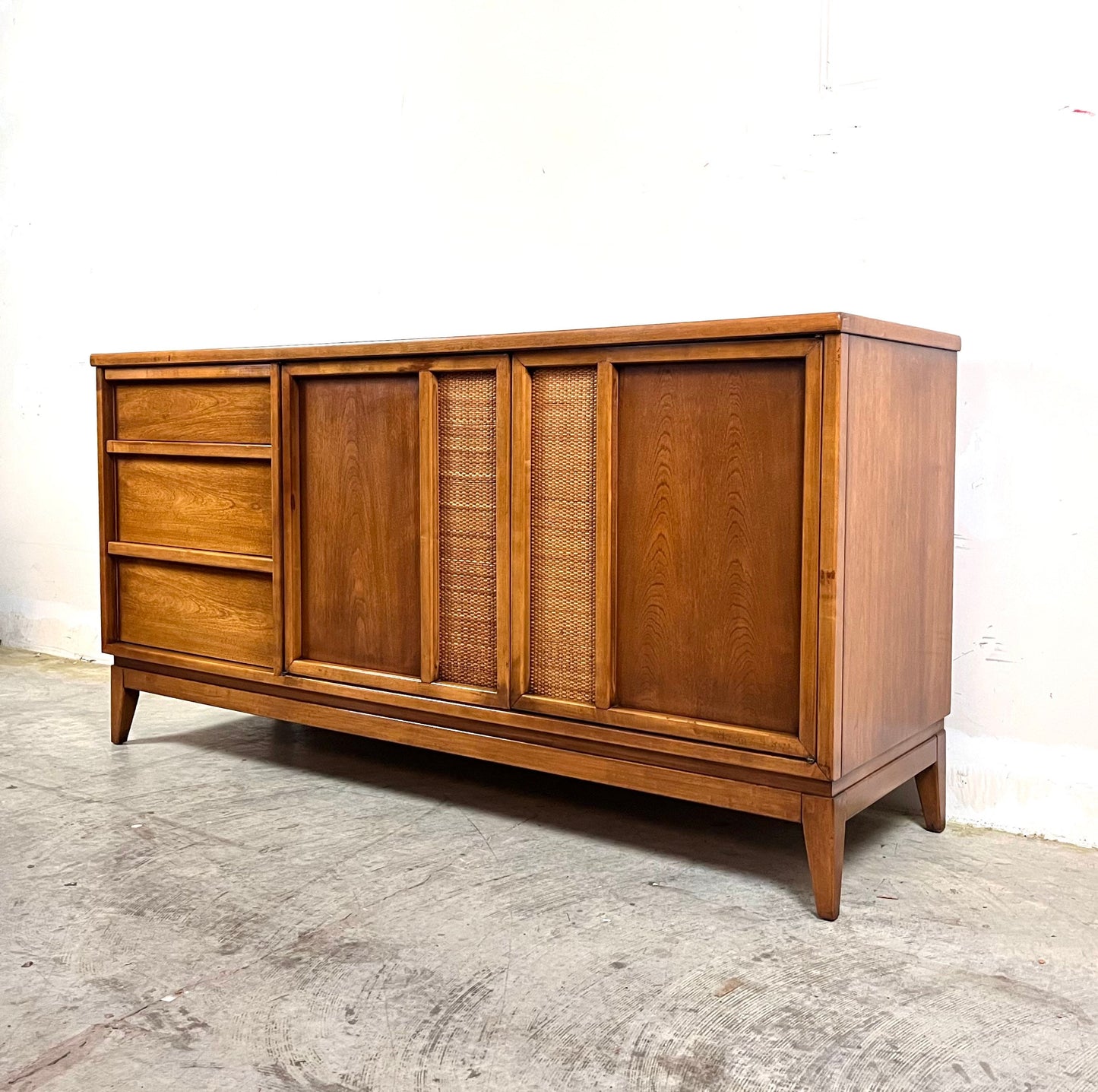 Lane Rythym Style Vintage Mid Century Modern Lowboy 9 Drawer Dresser c. 1960s