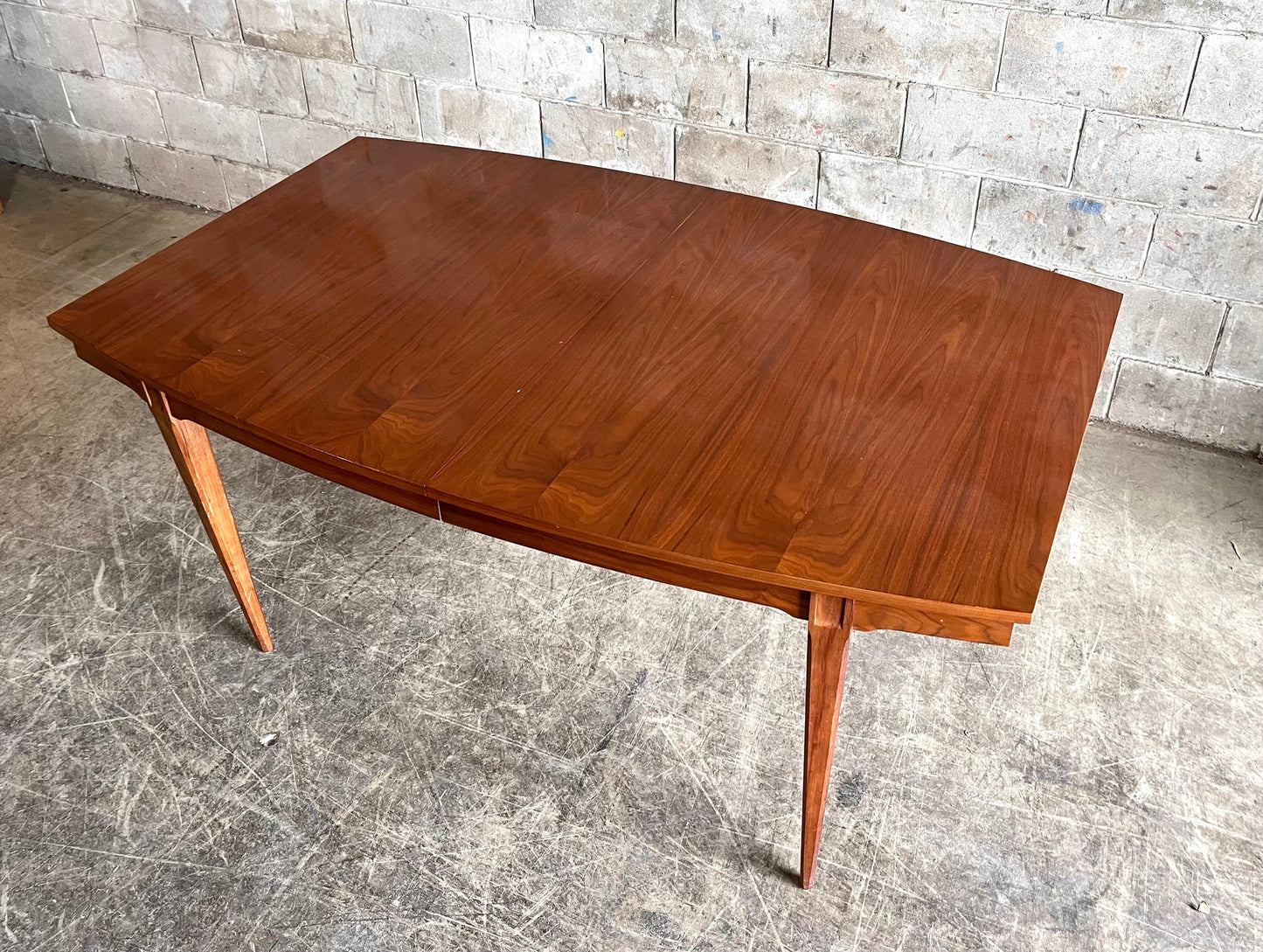 Striking Walnut Grain Detail - Young Manufacturing Vintage Mid Century Modern Dining Table from the 1960s