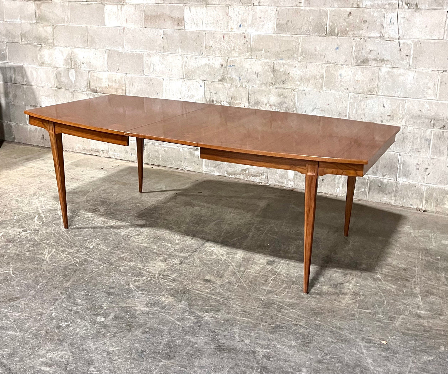 Young Manufacturing Vintage Mid Century Modern Dining Table from the 1960s